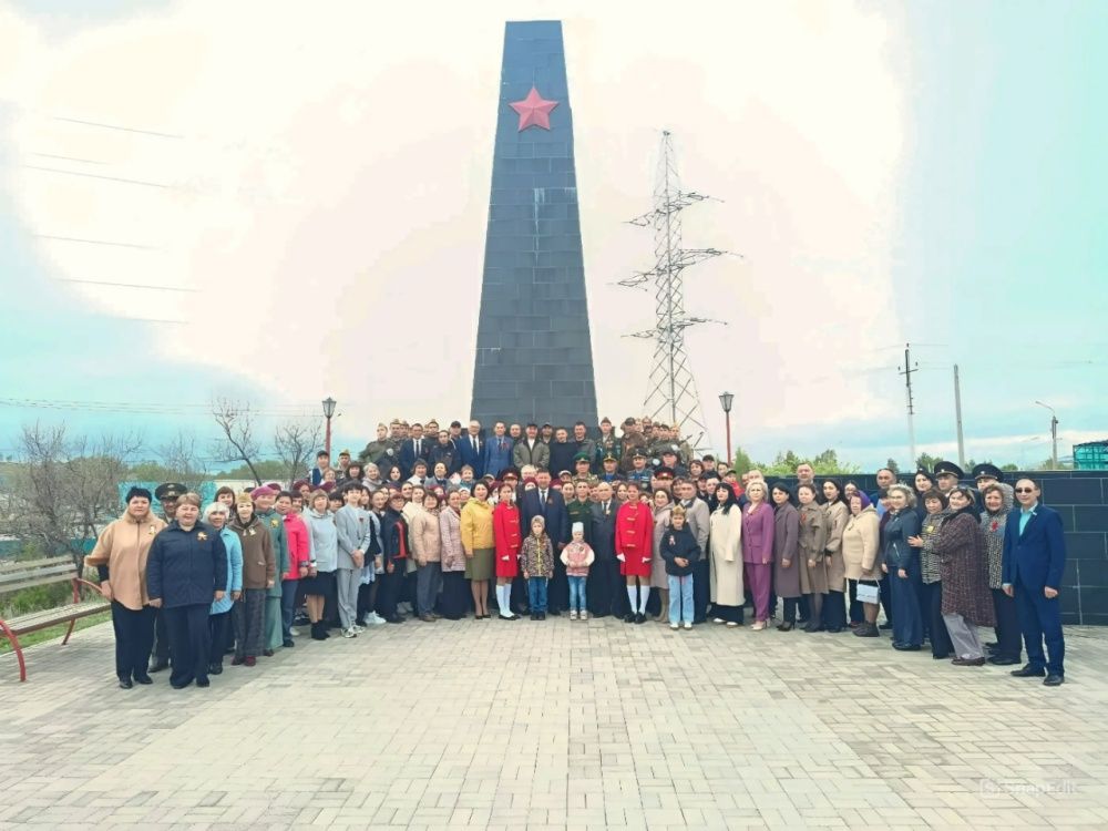 Накануне праздника Дня Победы сотрудники больницы почтили память героев, возложив венки и цветы в Парке Победы